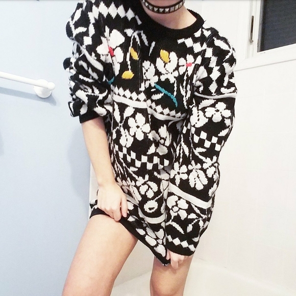 Debra Martin Sweaters - Vintage Oversize Floral Pattern Sweater